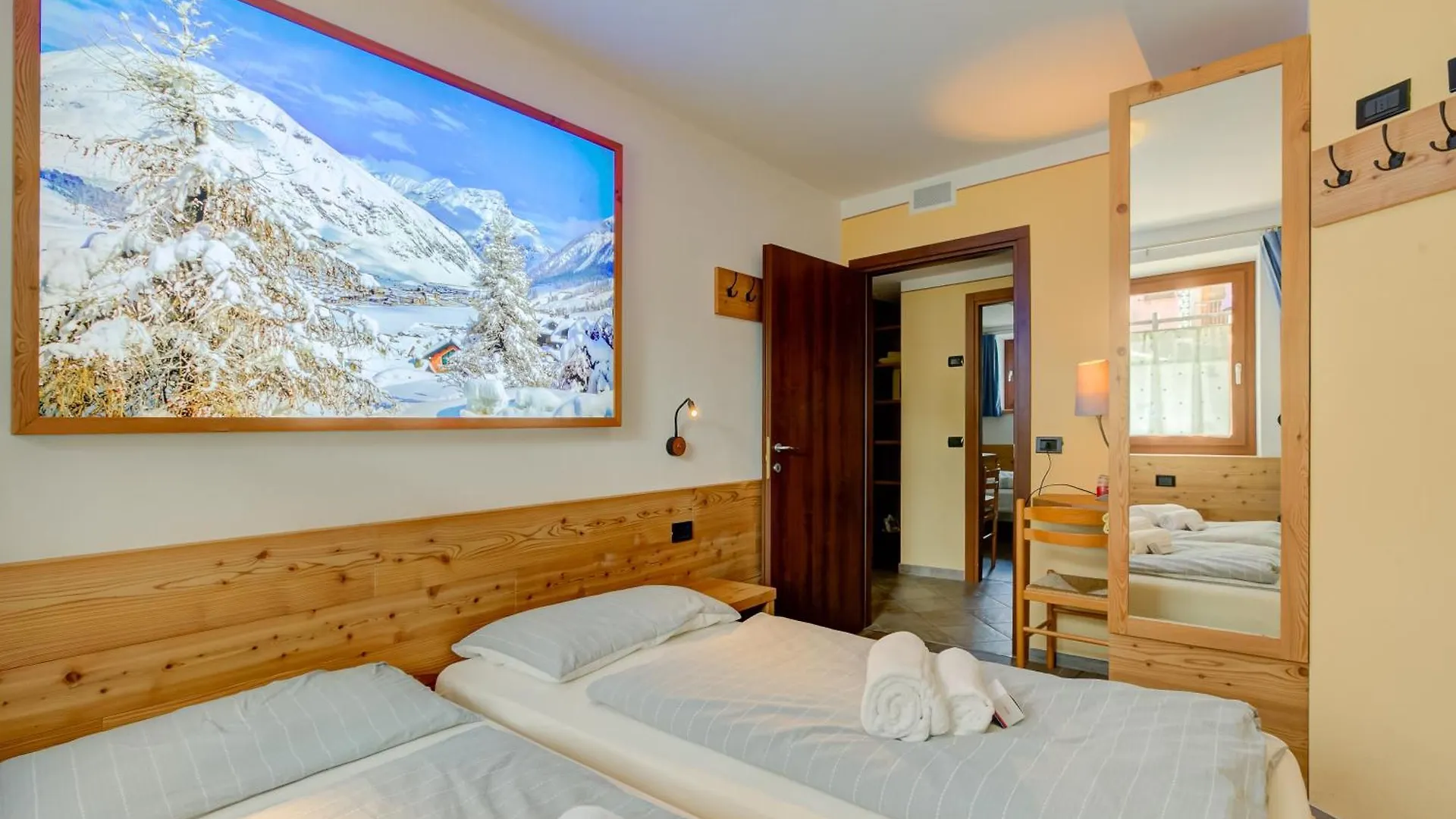 Apartment Italia 2 Ski In-Ski Out Mt 50 - Happy Rentals Livigno