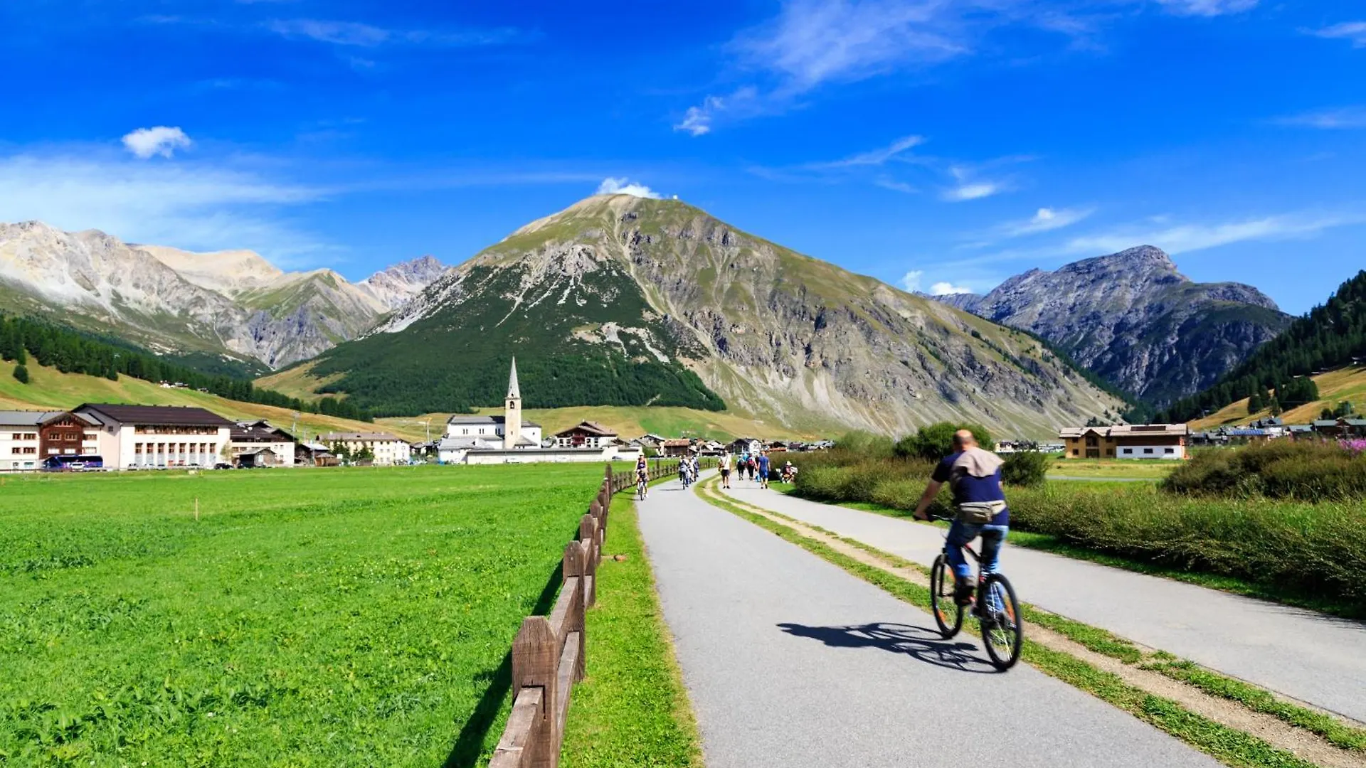 Italia 2 Ski In-Ski Out Mt 50 - Happy Rentals Livigno 0*,  Italy