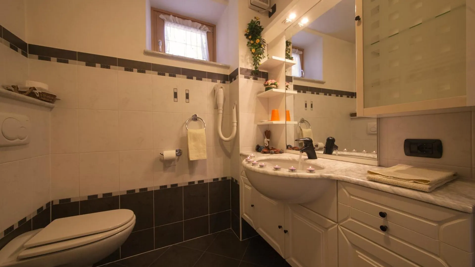 Apartment Italia 2 Ski In-Ski Out Mt 50 - Happy Rentals Livigno