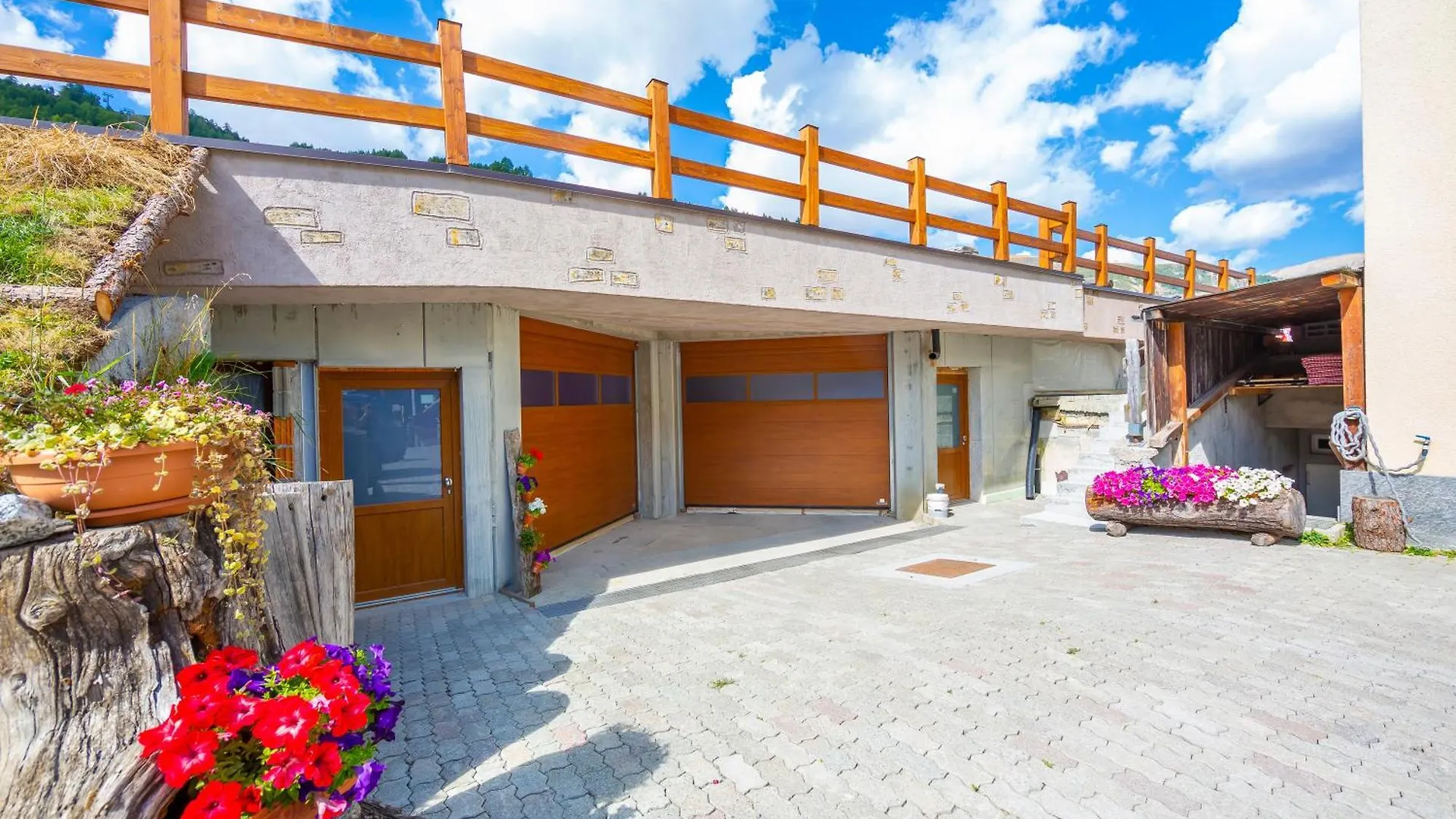 Italia 2 Ski In-Ski Out Mt 50 - Happy Rentals Livigno