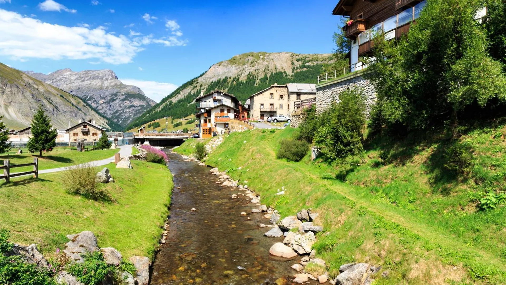 Apartment Italia 2 Ski In-Ski Out Mt 50 - Happy Rentals Livigno