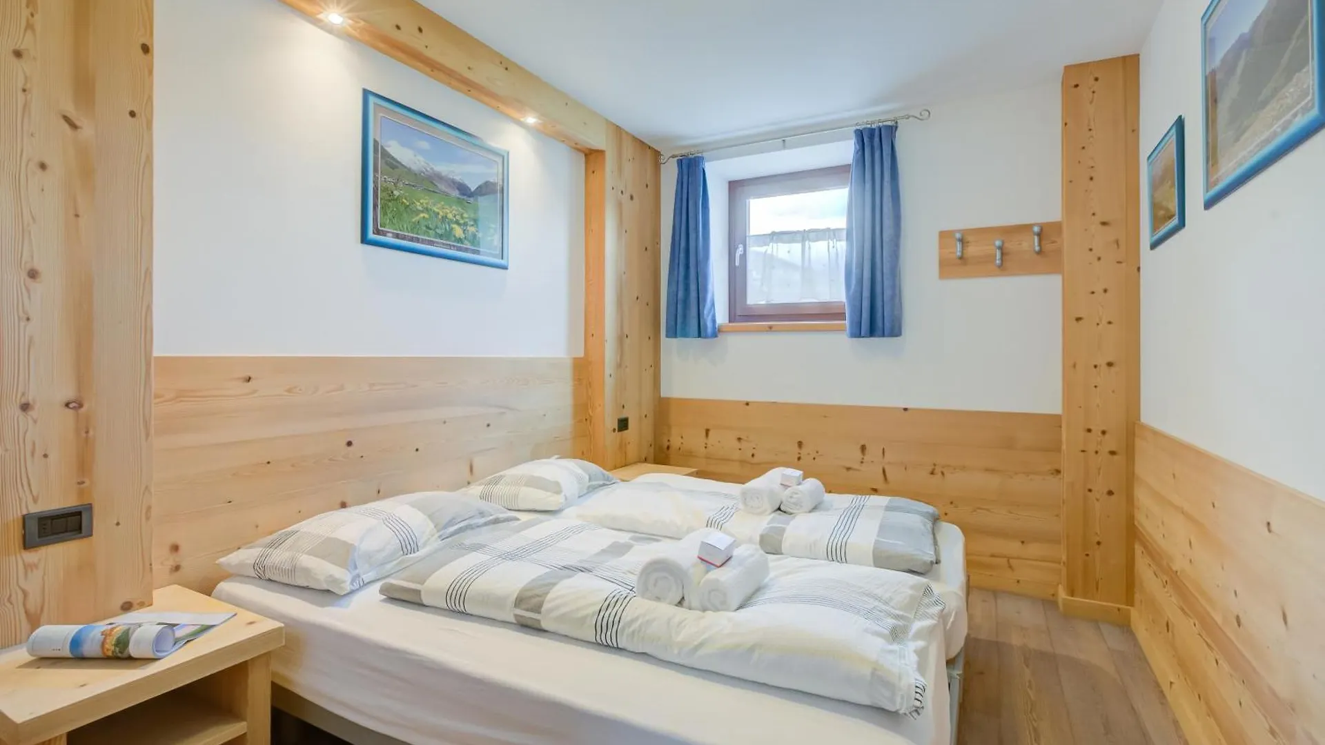Italia 2 Ski In-Ski Out Mt 50 - Happy Rentals Livigno 0*,  Italy